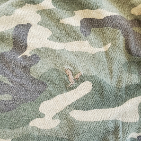 SENT TO THREDUP...Men's T-shirt, (American Eagle) - Picture 3 of 4